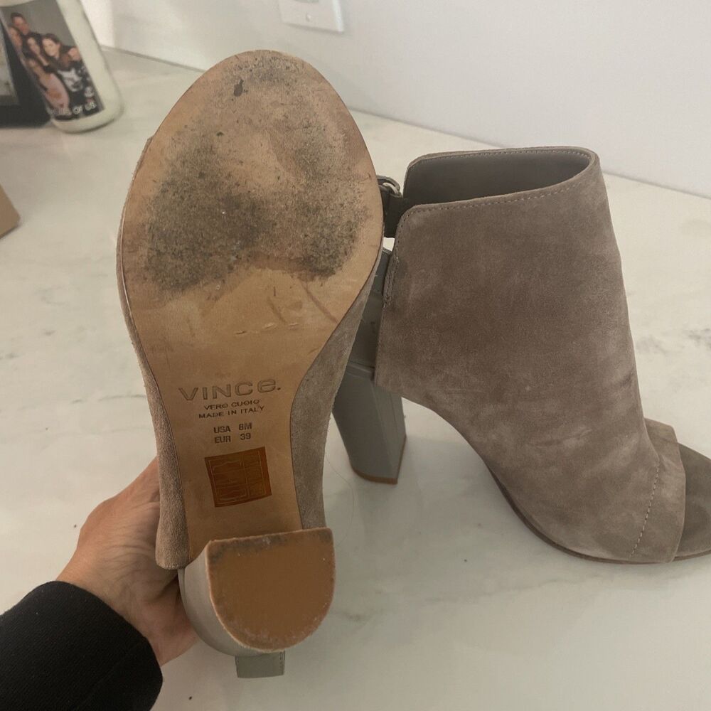 VINCE. Womens Taupe Gray Suede Leather Ankle Strap Booties Sandal Sz 8 - Picture 4 of 7